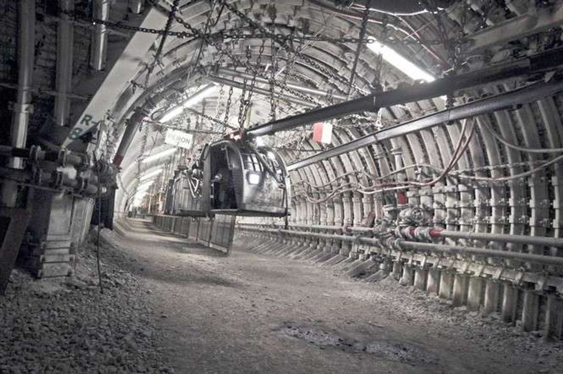 Pomóż Amelce i zjedź pod ziemię na wycieczkę po kopalni Pomóż Amelce i zjedź pod ziemię na wycieczkę po kopalni