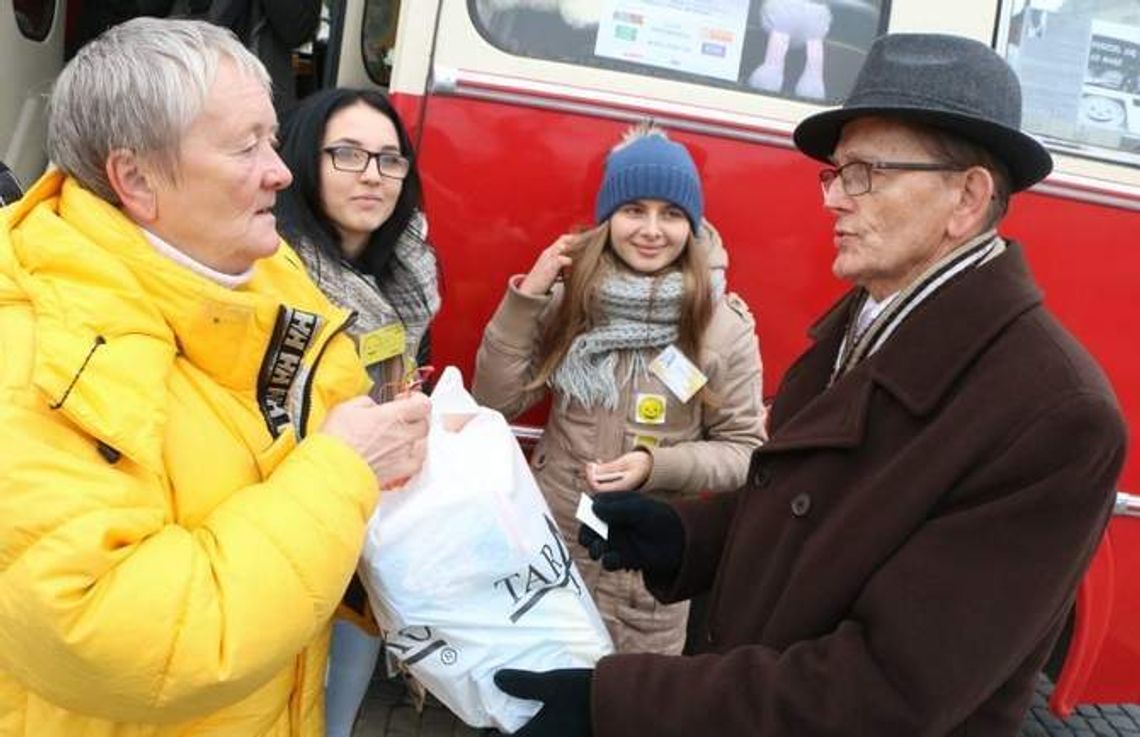 Pomóż Dzieciom Przetrwać Zimę: Była zbiórka, jest rozdawanie