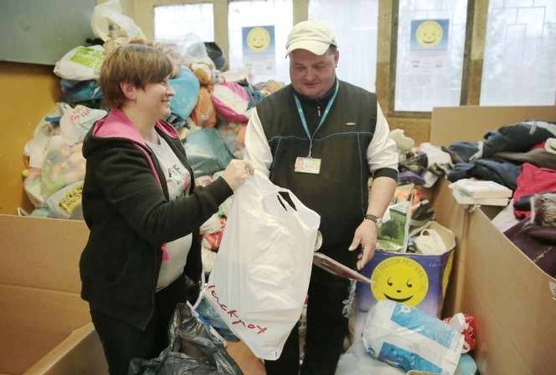 Pomóż Dzieciom Przetrwać Zimę. Była zbiórka, trwa sortowanie, w środę odbiór darów Pomóż Dzieciom Przetrwać Zimę. Była zbiórka, trwa sortowanie, w środę odbiór darów