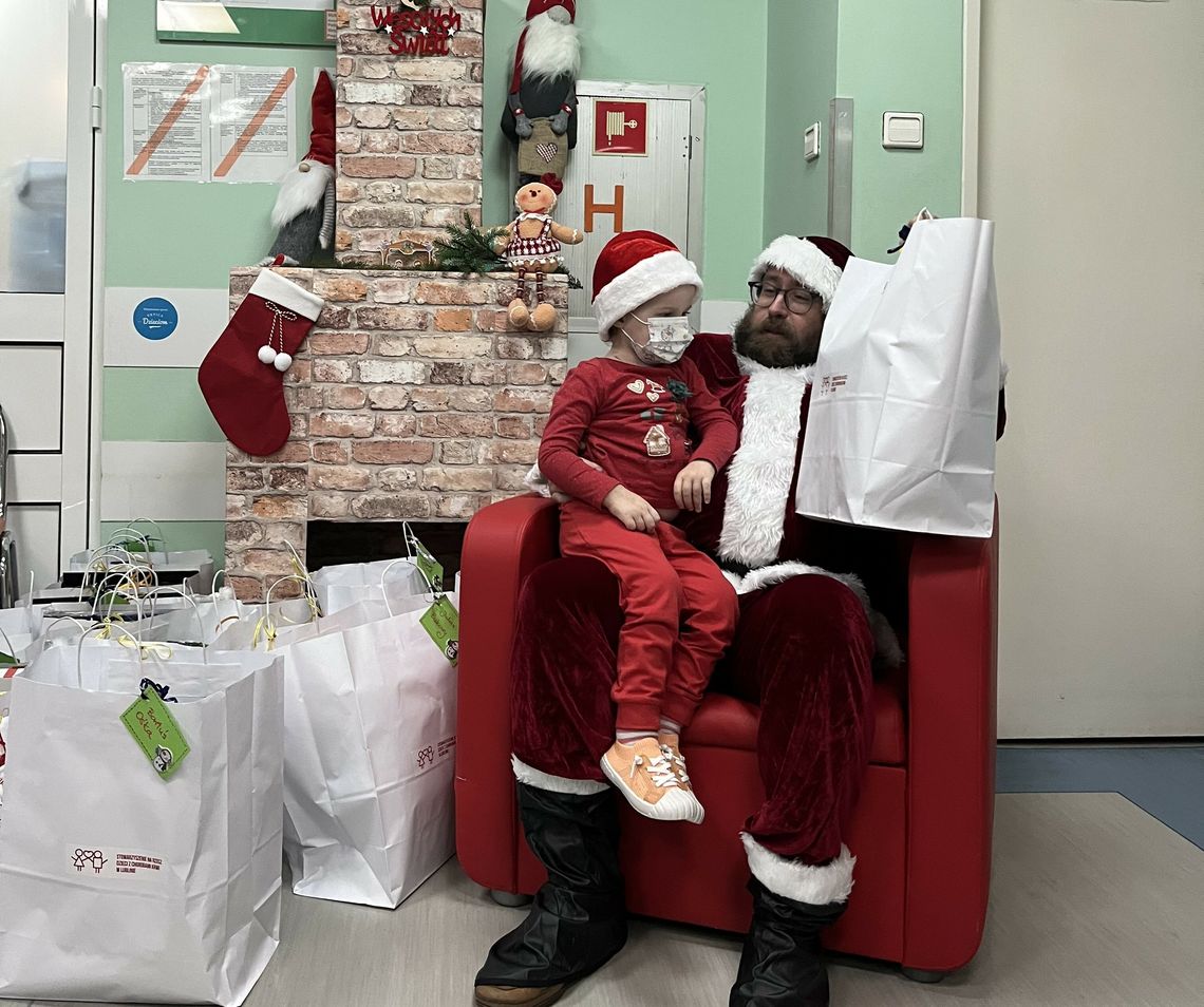 Pomóż Mikołajowi dotrzeć do szpitala dziecięcego Pomóż Mikołajowi dotrzeć do szpitala dziecięcego