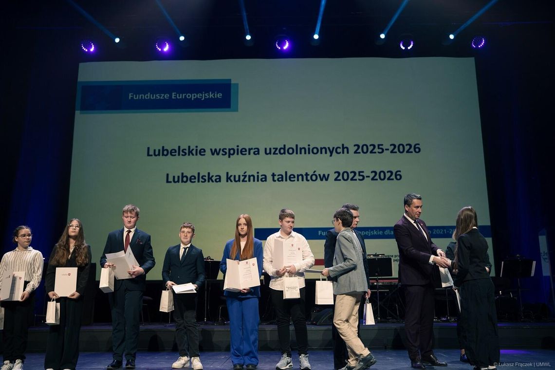 Ponad 1,5 tys. uczniów ze stypendiami. Województwo wspiera młode talenty