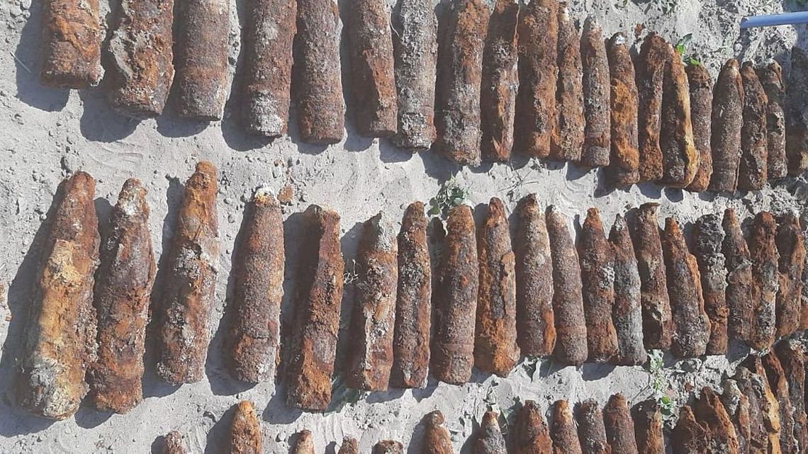 Ponad 100 pocisków artyleryjskich skrywała ziemia w Leokadiowie 