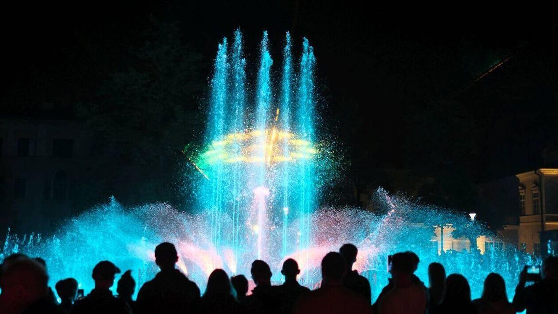 Ponad 20 spektakularnych pokazów w lipcu na fontannie multimedialnej