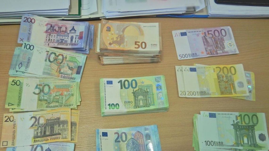 Ponad 3 mln zł ukryli w bagażach. Pieniądze miały trafić na teren UE