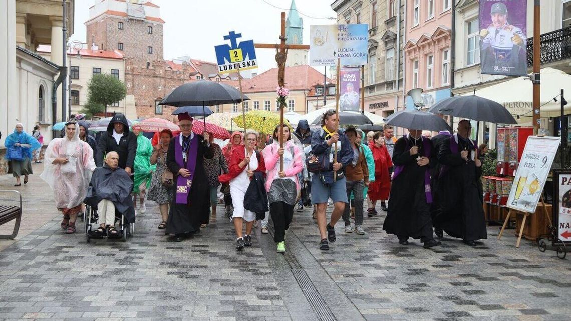 Ponad 320 kilometrów na Jasną Górą. Ruszyły zapisy pod archikatedrą Ponad 320 kilometrów na Jasną Górą. Ruszyły zapisy pod archikatedrą