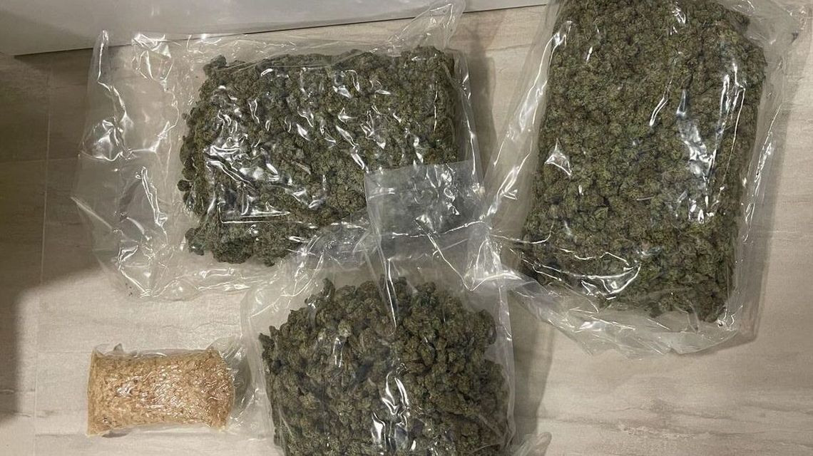 Ponad 4 kg narkotyków i nielegalna broń