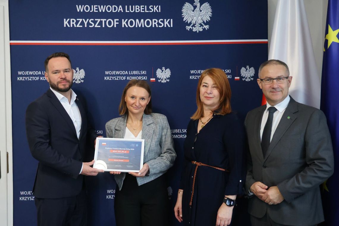 Ponad 400 tys. zł na drogę w Budzyniu. Gmina Chodel podpisała umowę Ponad 400 tys. zł na drogę w Budzyniu. Gmina Chodel podpisała umowę