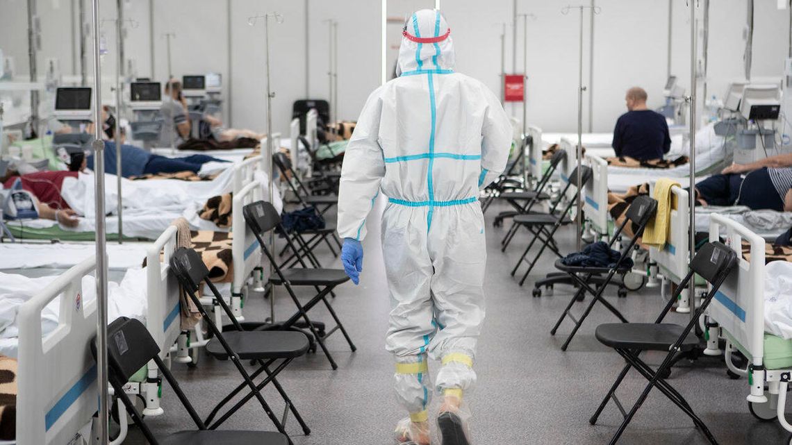 Ponad 5 tys. mniej pacjentów niż jeszcze tydzień temu, ale nadal dużo zgonów