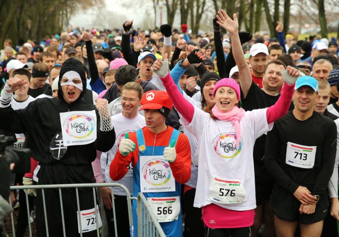 Ponad 700 osób wzięło udział w biegu \"Druga Dycha do Maratonu\" (zdjęcia, wideo) Ponad 700 osób wzięło udział w biegu \"Druga Dycha do Maratonu\" (zdjęcia, wideo)