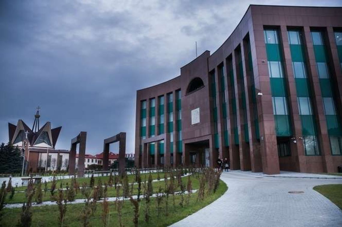 Ponad 750 sal, 300 miejsc parkingowych i 120 milionów złotych [zdjęcia]