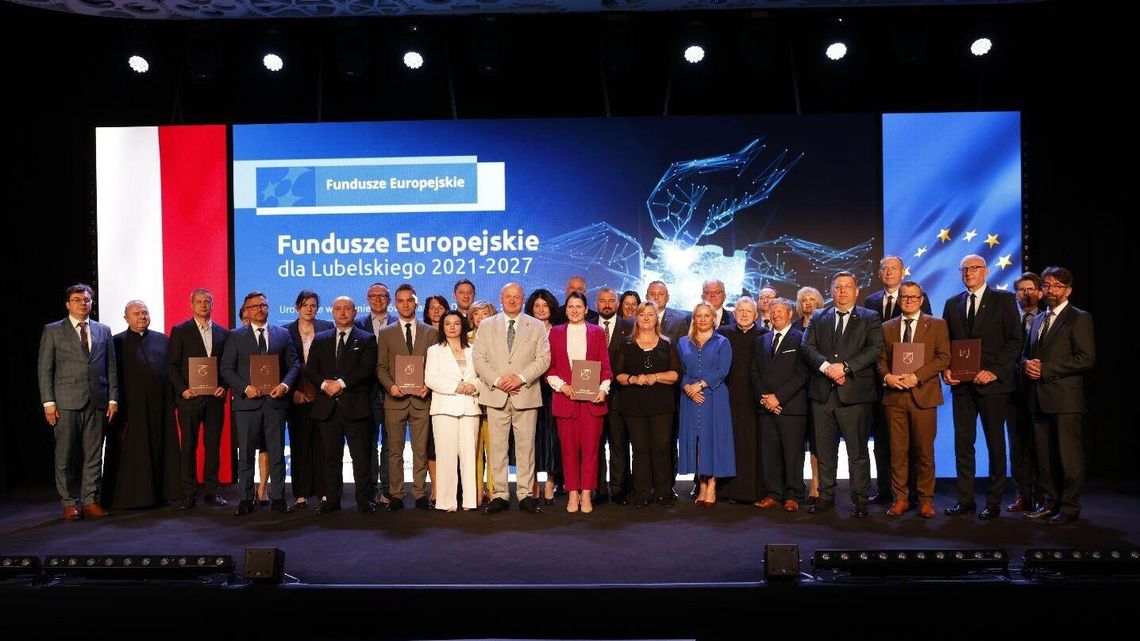 Ponad 80 mln zł dofinansowania wręczył marszałek. Na liście projektów Błonia pod Zamkiem i amfiteatr na Tatarach Ponad 80 mln zł dofinansowania wręczył marszałek. Na liście projektów Błonia pod Zamkiem i amfiteatr na Tatarach