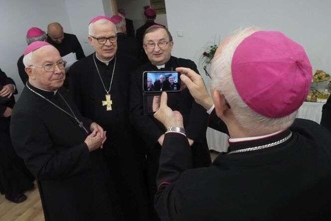 Ponad 90 biskupów przyjechało do Lublina. O czym będą rozmawiać? Ponad 90 biskupów przyjechało do Lublina. O czym będą rozmawiać?