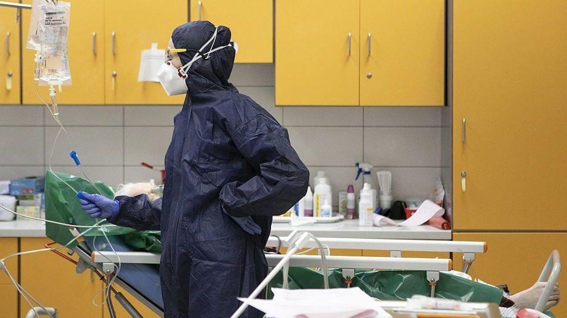 Ponad 900 nowych zakażeń koronawirusem w Polsce. Niedzielny raport Ministerstwa Zdrowia