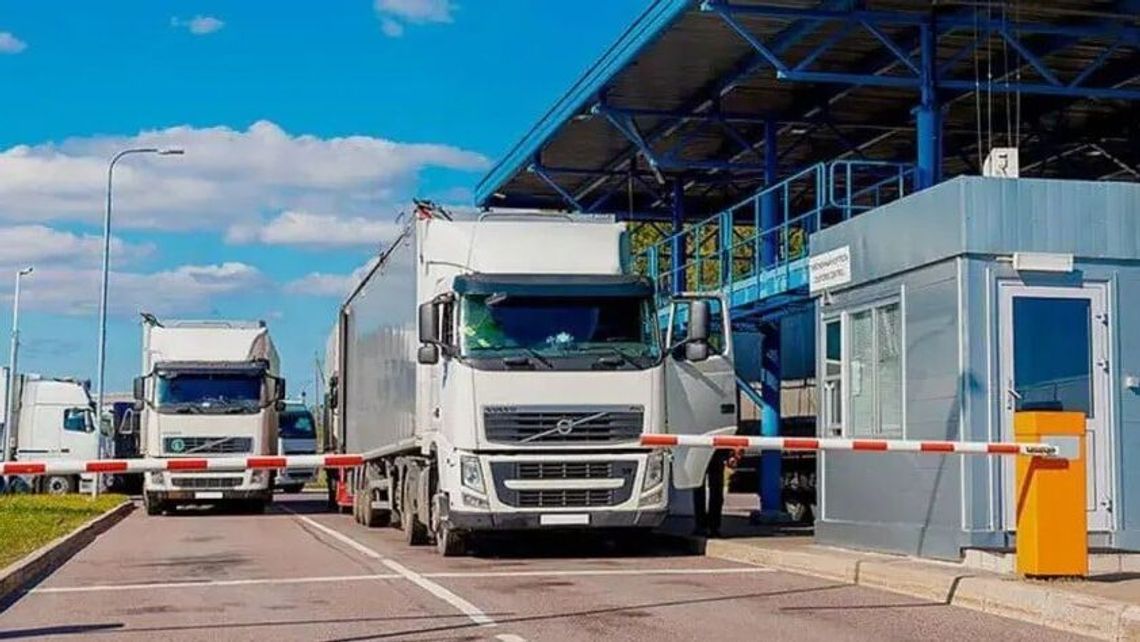 Ponad tysiąc polskich ciężarówek utknęło na Białorusi. "Nie mogą wrócić przez Litwę" 