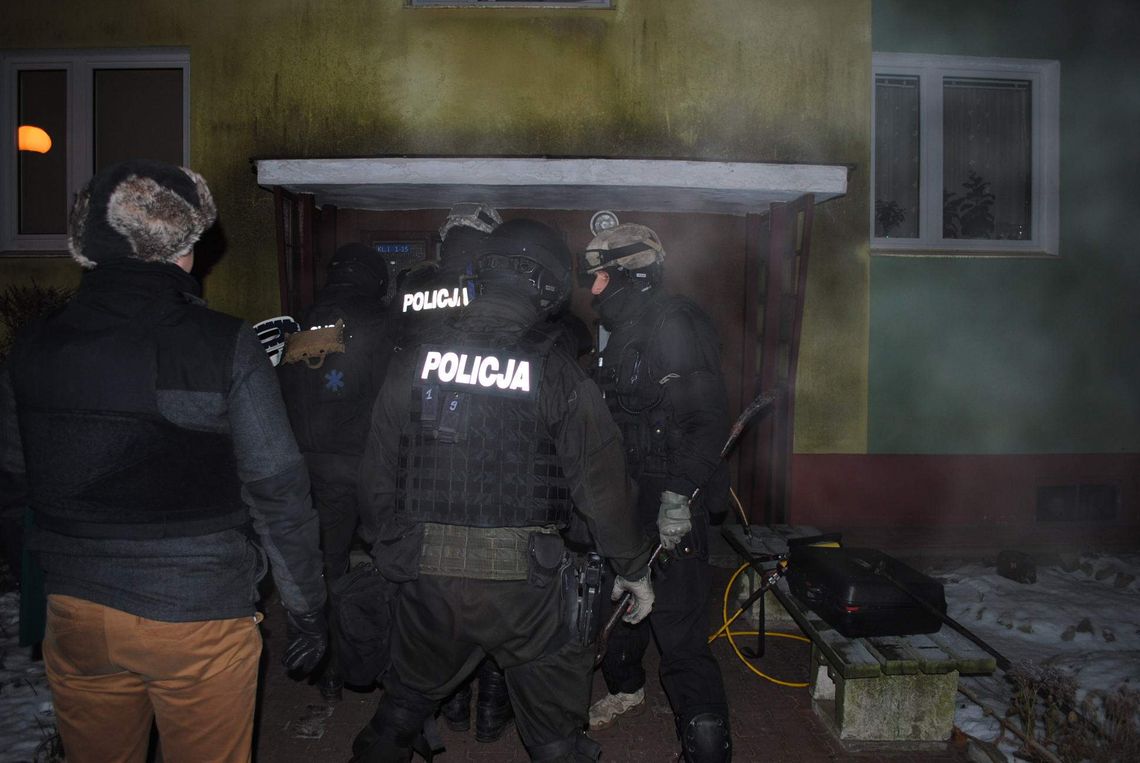 Poniatowa. Mężczyzna groził wysadzeniem bloku. Zabrali go antyterroryści