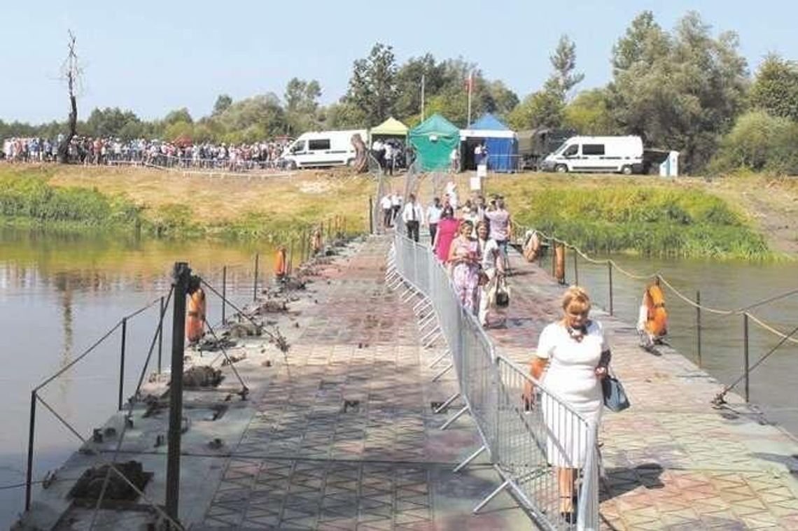 Pontonowe mosty połączyły sąsiadów. Europejskie Dni Dobrosąsiedztwa Pontonowe mosty połączyły sąsiadów. Europejskie Dni Dobrosąsiedztwa