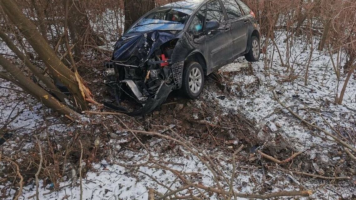 Popiła, zabrała dzieci do samochodu i ruszyła. Tak to się skończyło