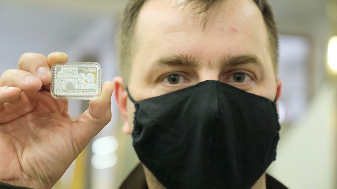 Poranna kolejka przed bankiem w Lublinie, żeby wydać sporą sumę