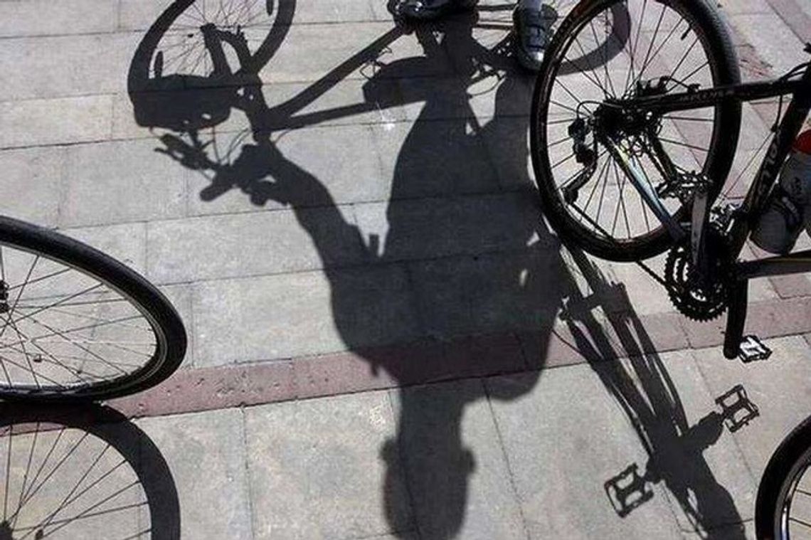 Poręcze dla rowerzystów czekających na zielone światło