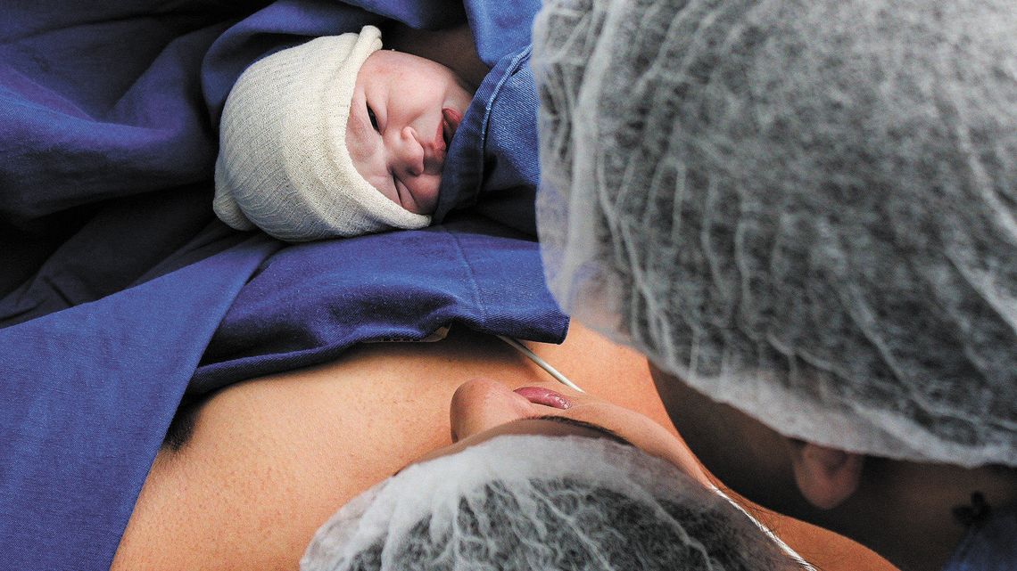 Porody rodzinne. NFZ daje więcej pieniędzy, ale szpitale nie dają takiej możliwości