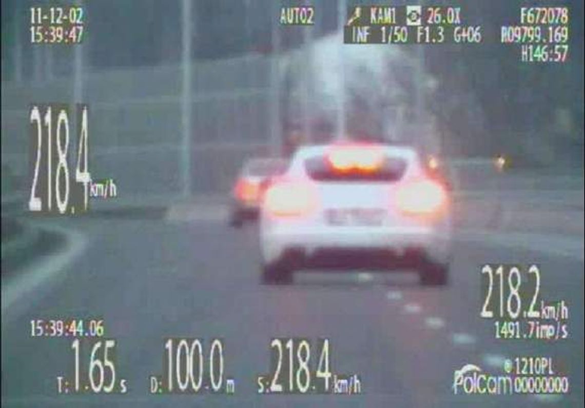 Porsche gnało \"siódemką” 218 kilometrów na godzinę (wideo)