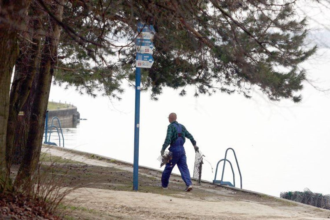 Porządki nad Zalewem Zemborzyckim. Za tydzień kajaki (zdjęcie)