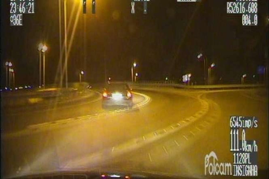 Pościg za audi w Lublinie. Nie zatrzymały go kolczatka, blokada i strzały (wideo)