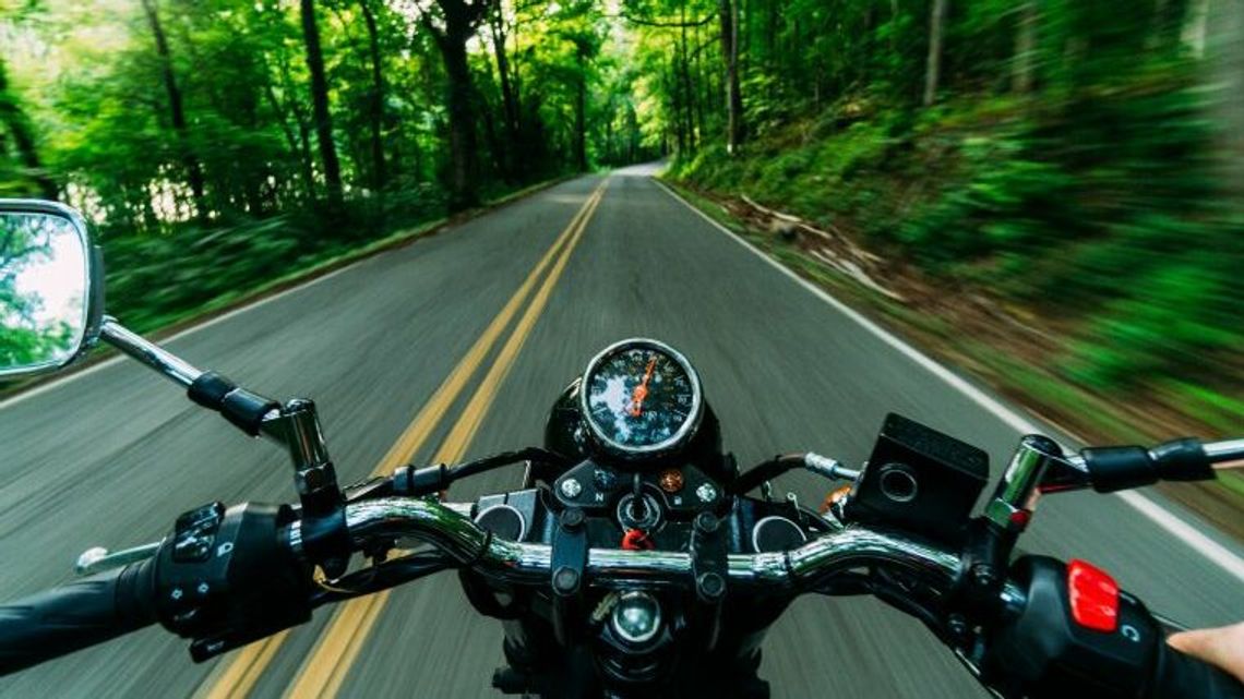 Pościg za motocyklistą. Tablicę rejestracyjną zostawił w szufladzie