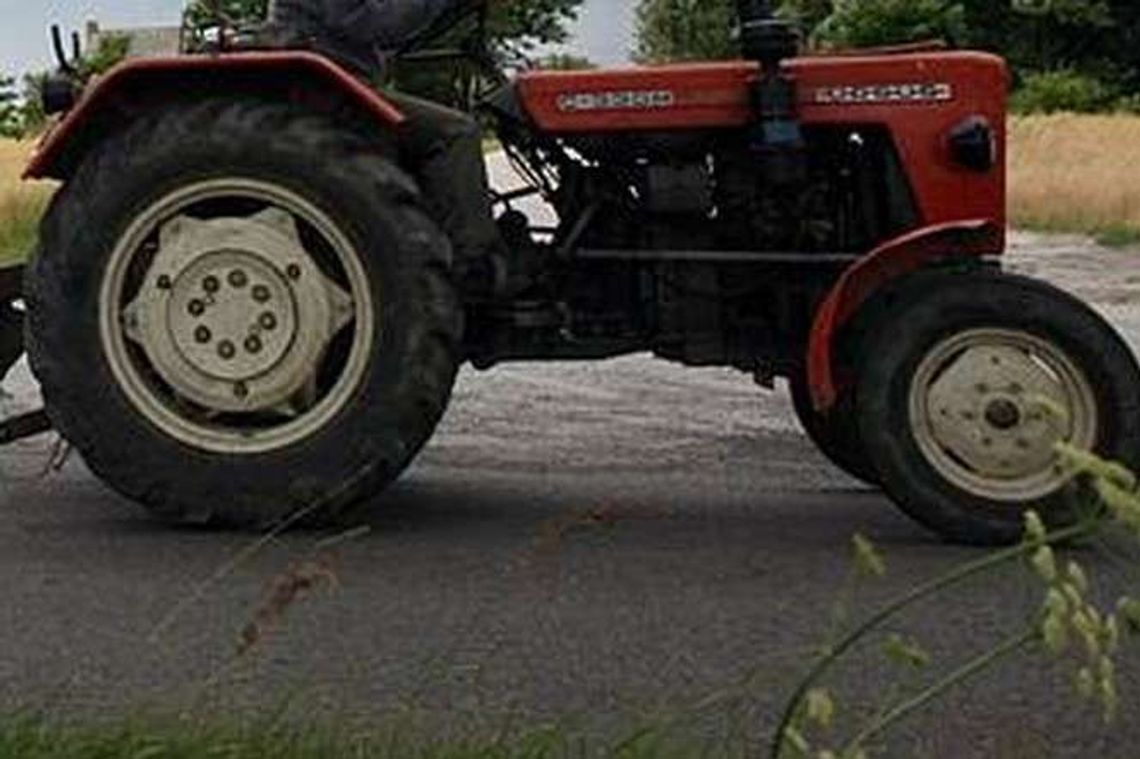 Pościg za pijanym traktorzystą. Chciał ursusem uciec policjantom Pościg za pijanym traktorzystą. Chciał ursusem uciec policjantom