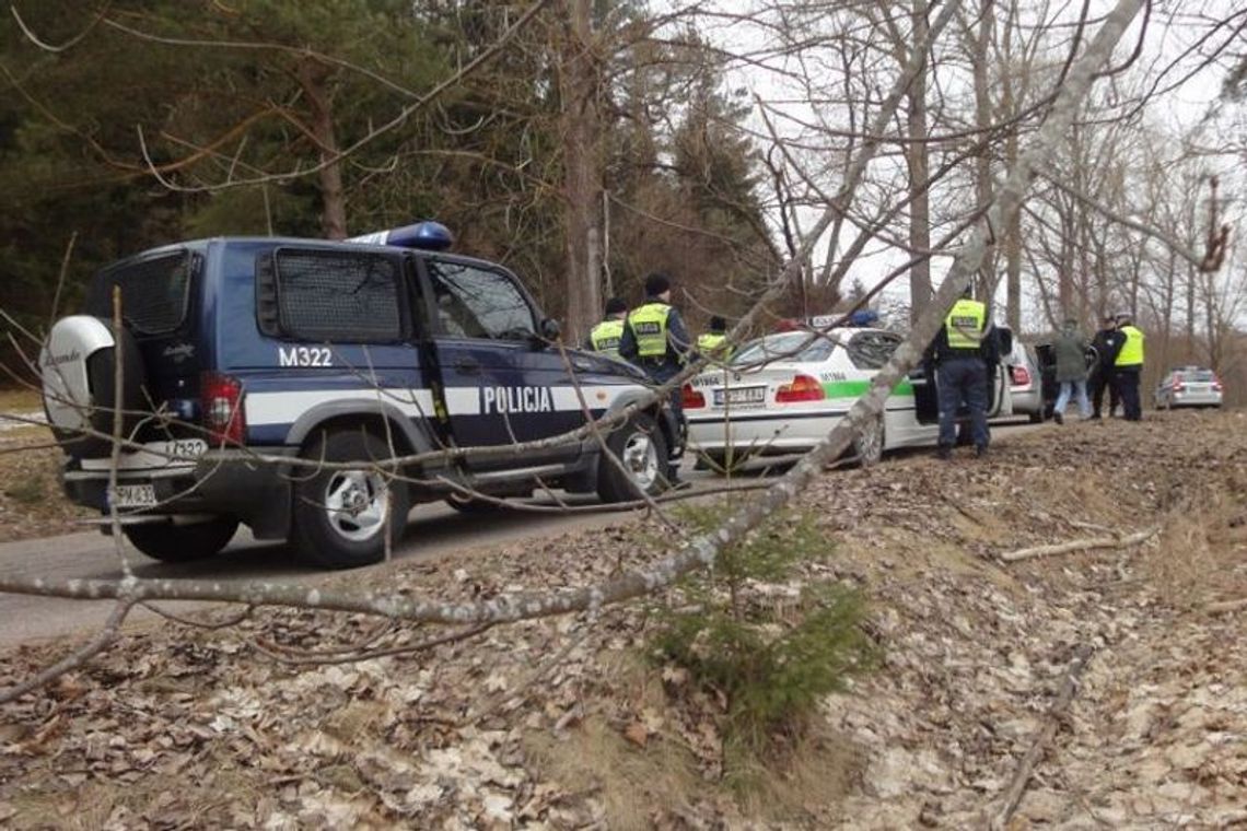 Pościg za przestępcami skończył się za granicą. Ćwiczenia policji (zdjęcia)