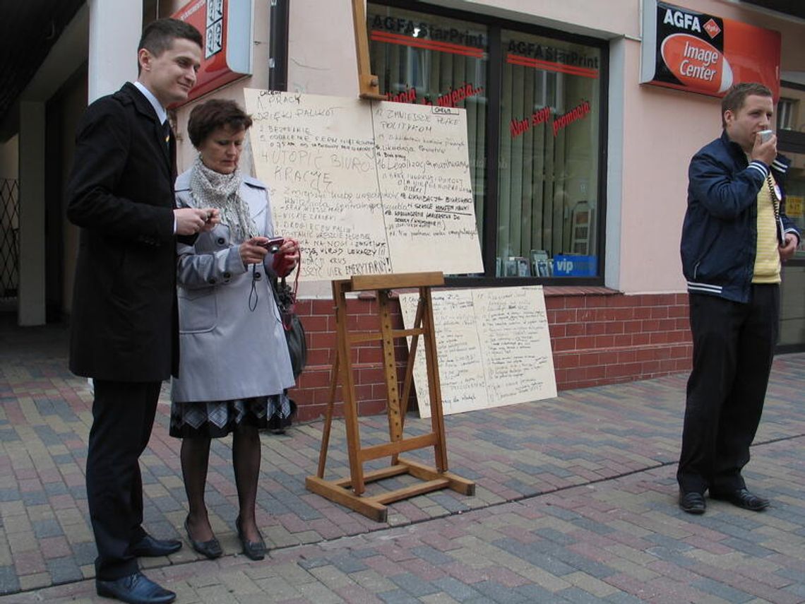 Poseł Ruchu Palikota i życzenia mieszkańców na tablicy