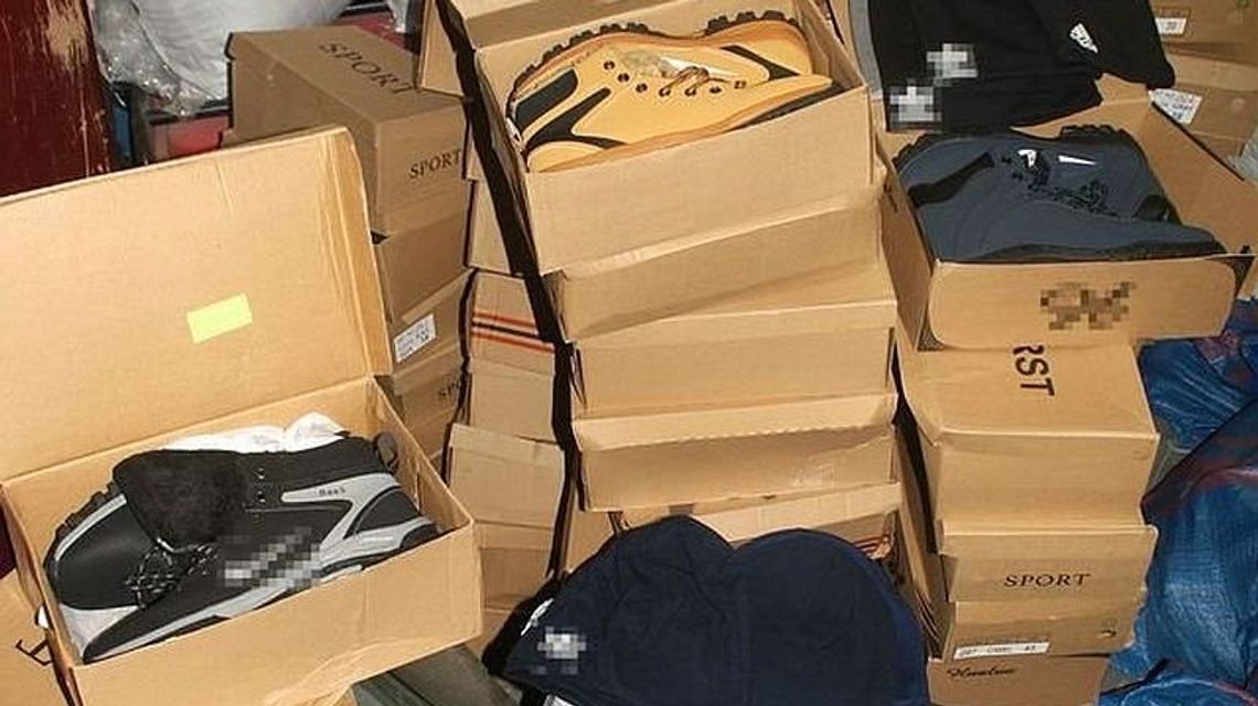 Posiedzą za "markowe" spodnie. Nielegalny towar mieli obywatele Bułgarii Posiedzą za "markowe" spodnie. Nielegalny towar mieli obywatele Bułgarii