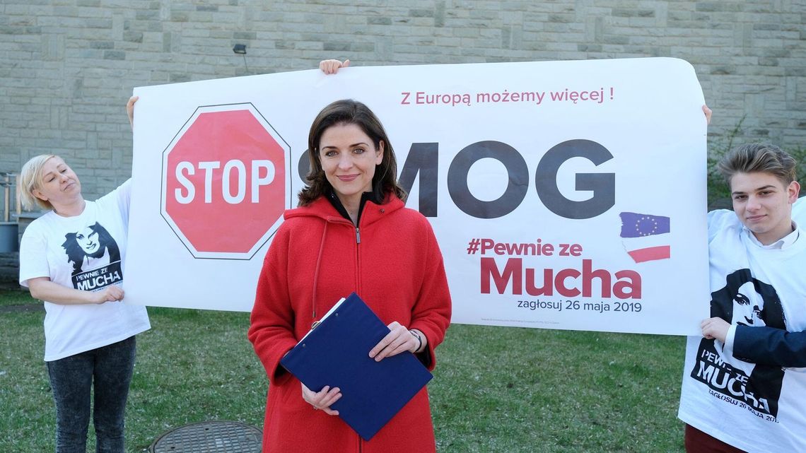 Posłanka Mucha walczy o czyste powietrze. Ale zaliczyła wpadkę podczas konferencji prasowej