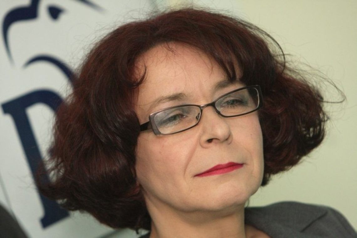 Posłanka PiS Elżbieta Kruk miała wypadek samochodowy. Wjechała w płot Posłanka PiS Elżbieta Kruk miała wypadek samochodowy. Wjechała w płot