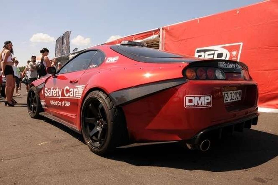 Poślizg kontrolowany, czyli mistrzostwa w driftingu na lotnisku w Białej Podlaskiej Poślizg kontrolowany, czyli mistrzostwa w driftingu na lotnisku w Białej Podlaskiej