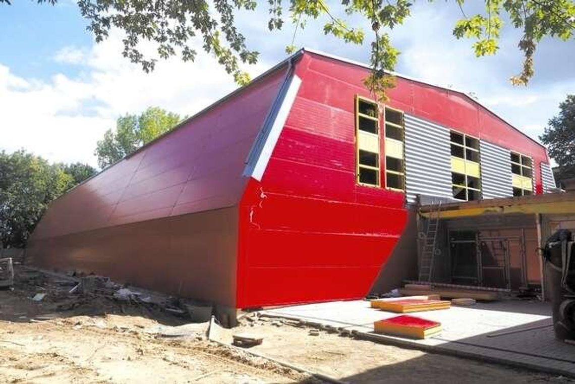 Poślizg w budowie hali przy ul. Wajdeloty. Nie będzie działać od września