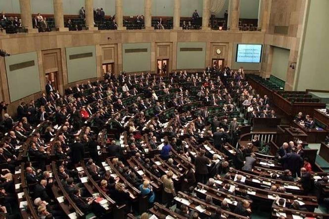 Posłowie kupują i remontują. I biorą dużo kredytów Posłowie kupują i remontują. I biorą dużo kredytów