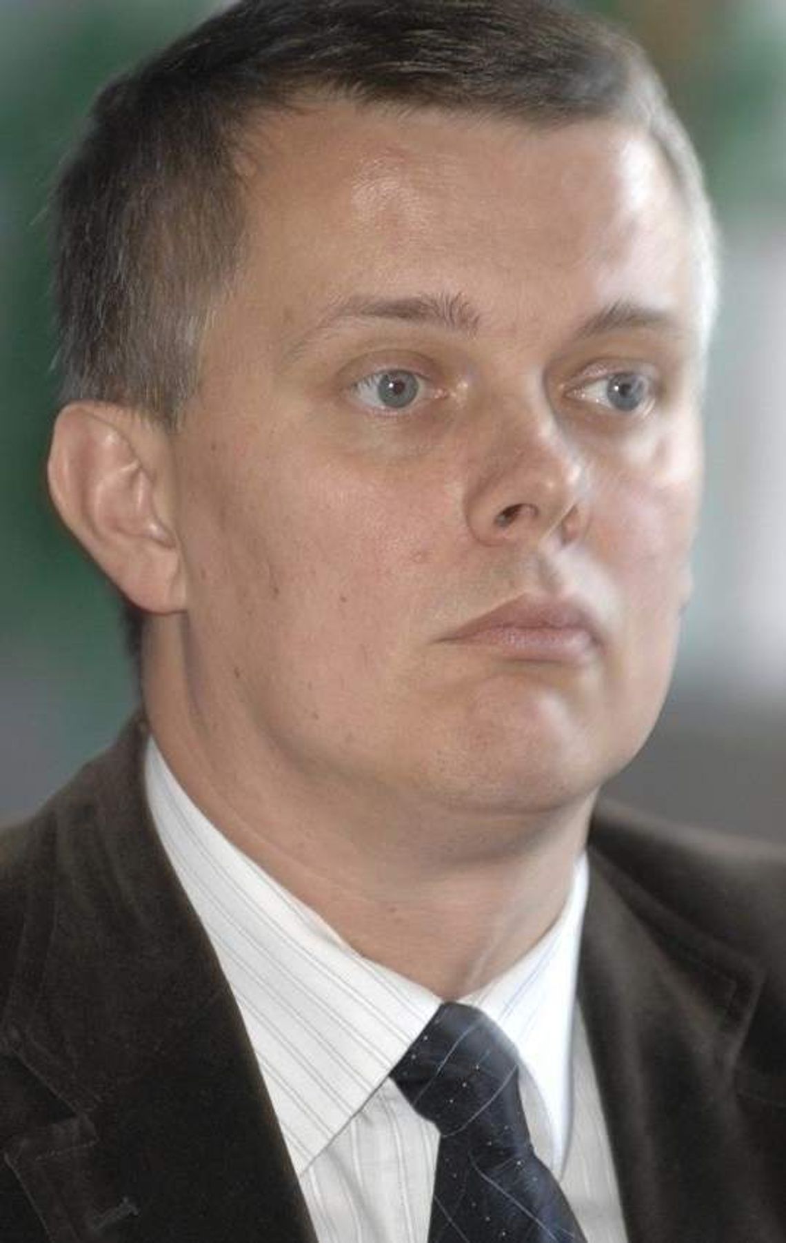 Posłowie pytają o Karskiego, minister obrony milczy