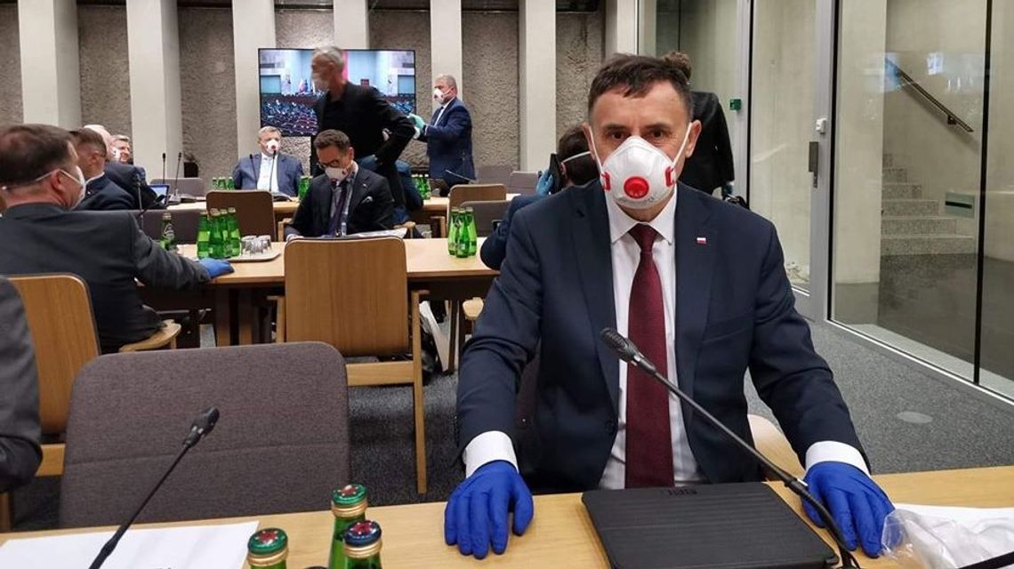 Posłowie w maseczkach. Trwa posiedzenie Sejmu Posłowie w maseczkach. Trwa posiedzenie Sejmu