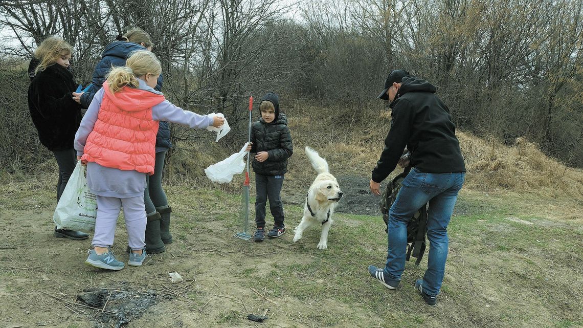 Posprzątali górki czechowskie, ale worki musieli zapewnić sobie sami. Miasto odbierze śmieci? Posprzątali górki czechowskie, ale worki musieli zapewnić sobie sami. Miasto odbierze śmieci?