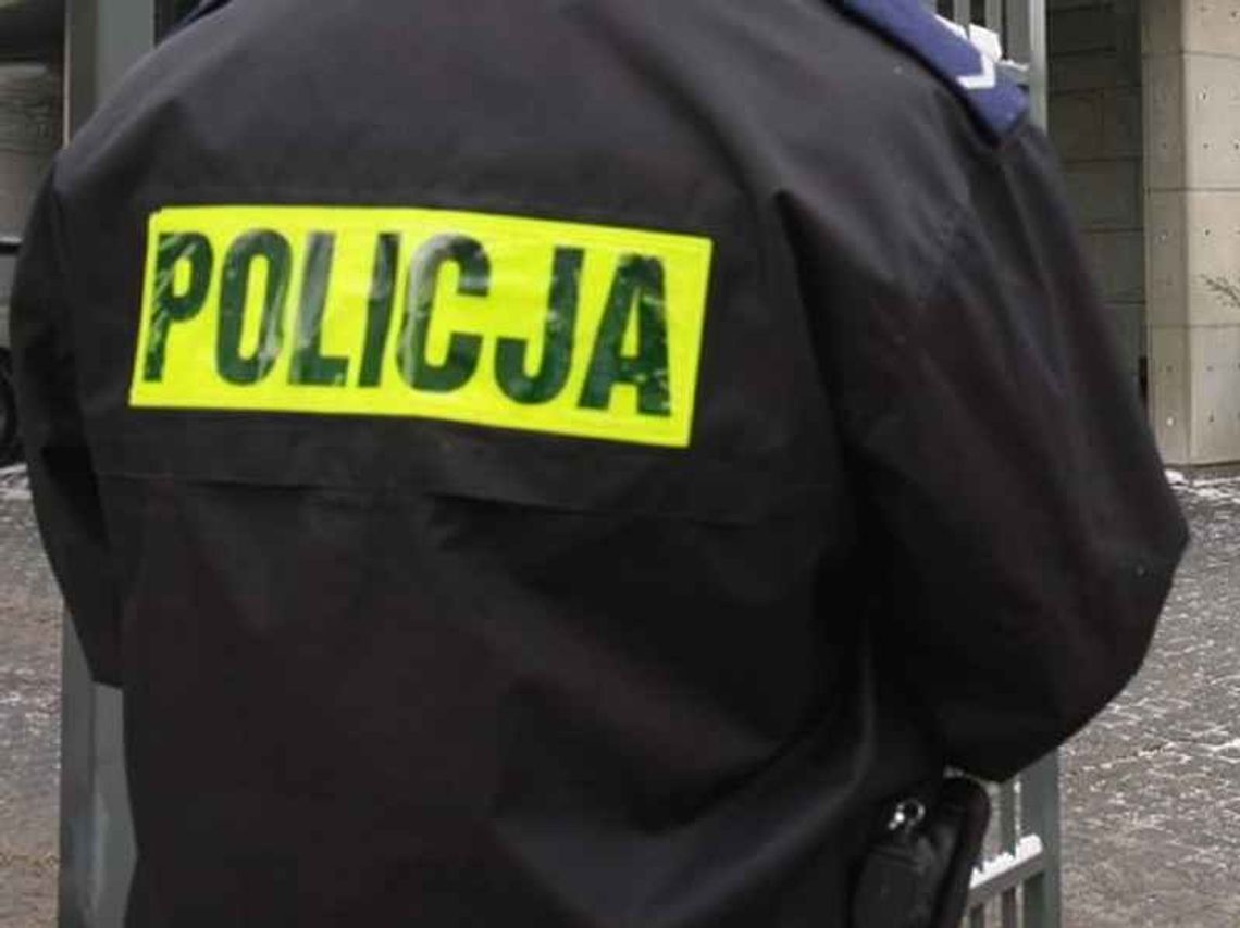 Postawił im piwo, a oni potraktowali go gazem i okradli