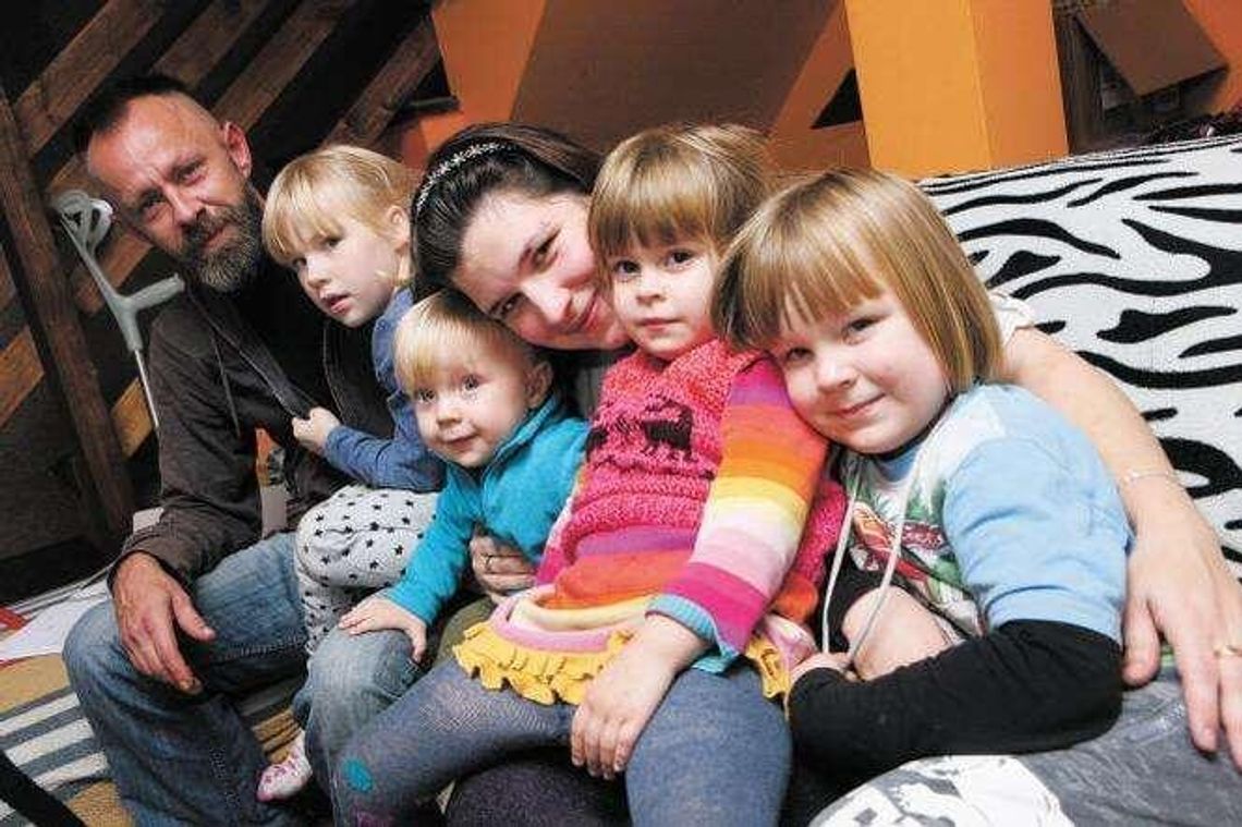 Postawili dom bez pozwoleń. Teraz boją się, że sąd odbierze im dzieci Postawili dom bez pozwoleń. Teraz boją się, że sąd odbierze im dzieci