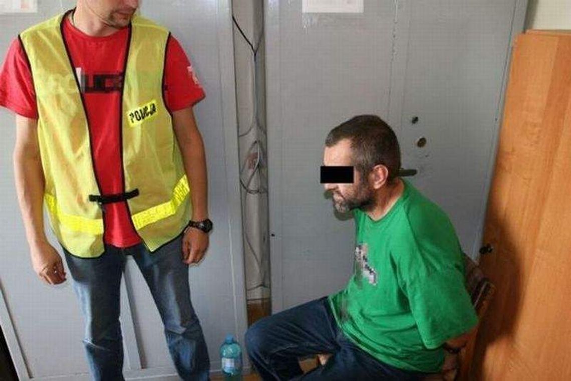 Postrzelił i wrzucił do szamba. Stanie przed sądem