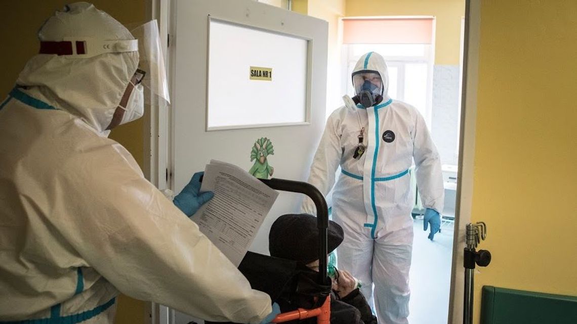 Poświąteczny raport zakażeń koronawirusem w Polsce. Zmarło 638 osób z infekcją COVID-19