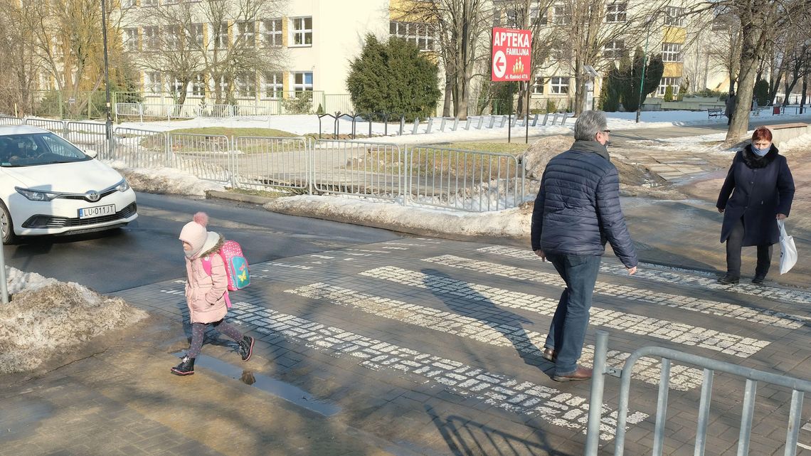 Poszerzenie chodników przed szkołami? Urzędnicy: To niebezpieczne dla uczniów i kierowców