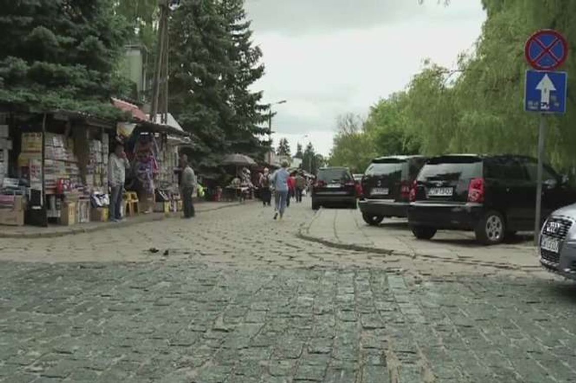 Poszli na zakupy i zostawili psa w samochodzie. Zwierzę nie przeżyło Poszli na zakupy i zostawili psa w samochodzie. Zwierzę nie przeżyło