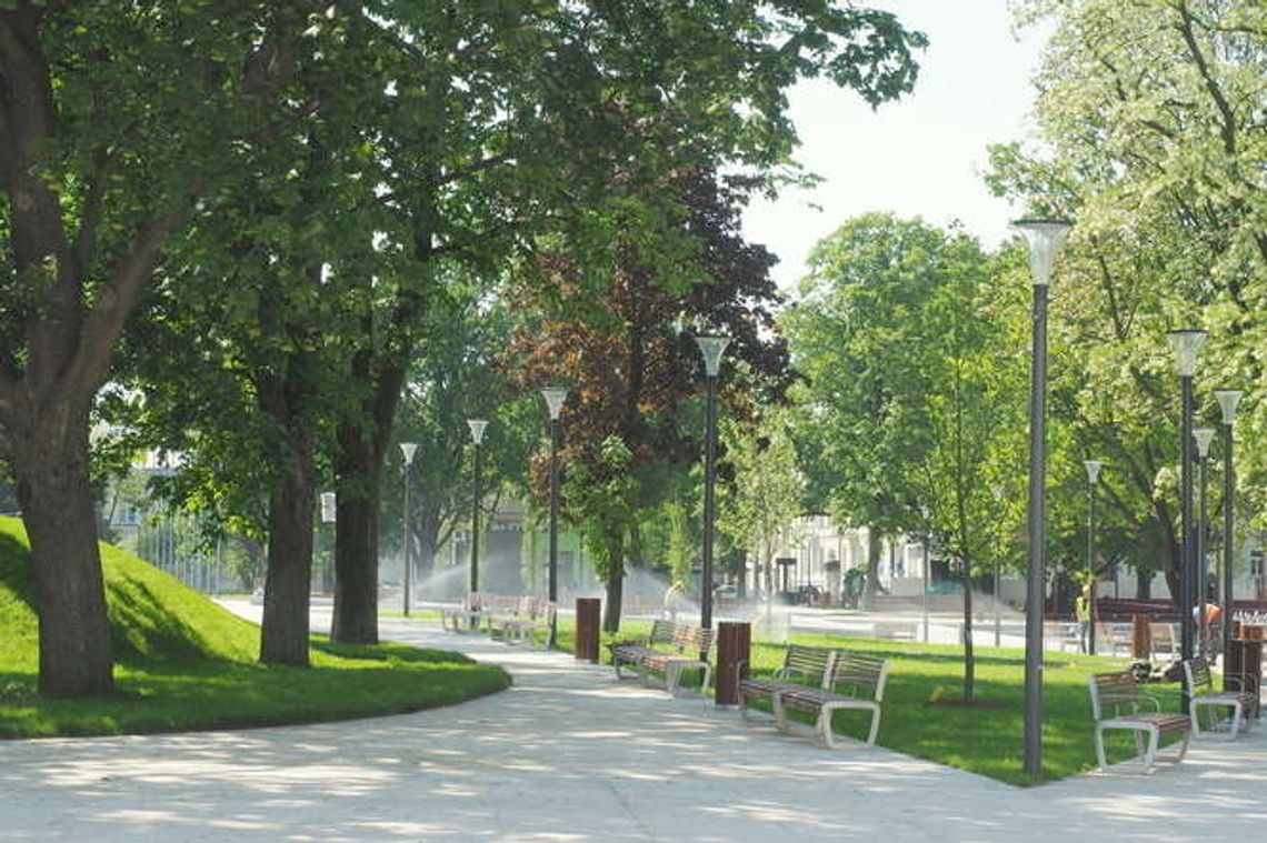 Poszliśmy na spacer po nowym placu Litewskim. Tak wygląda po przebudowie Poszliśmy na spacer po nowym placu Litewskim. Tak wygląda po przebudowie