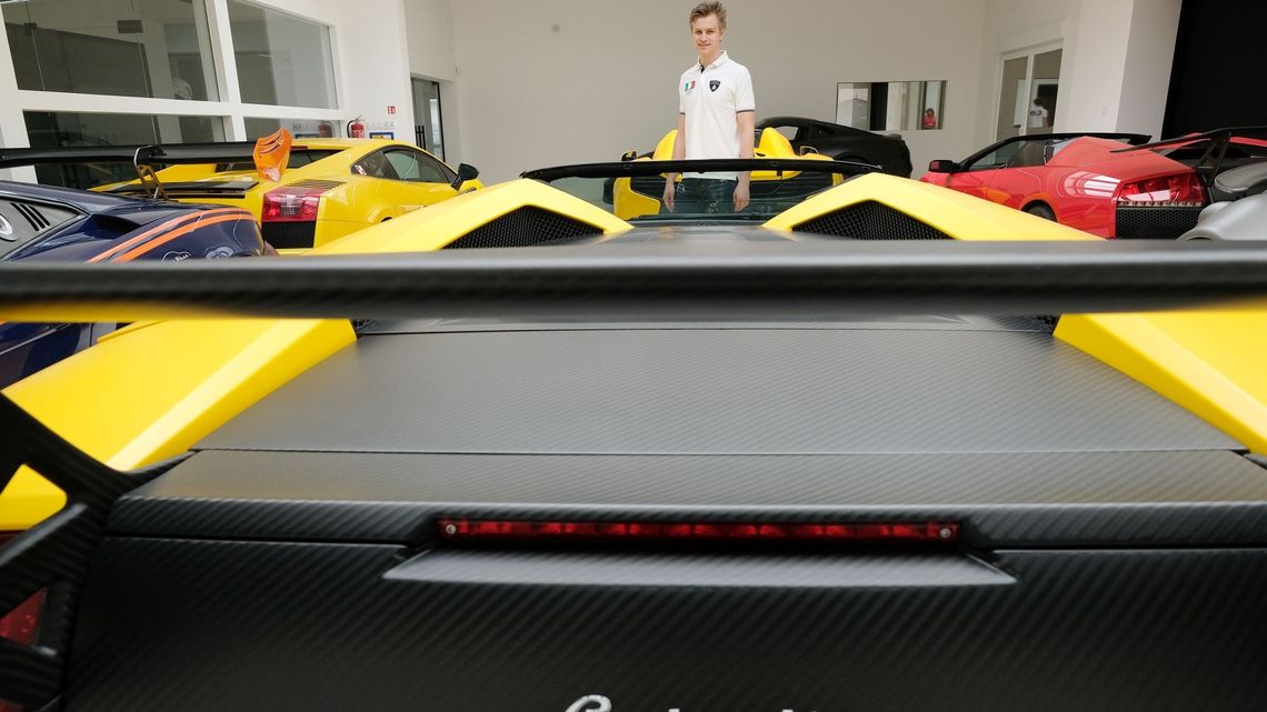 "Poszliśmy pod prąd szukając niszy". Ta nisza to marki takie jak Lamborghini, Ferrari, Maserati, Aston Martin, Bentley, McLaren "Poszliśmy pod prąd szukając niszy". Ta nisza to marki takie jak Lamborghini, Ferrari, Maserati, Aston Martin, Bentley, McLaren