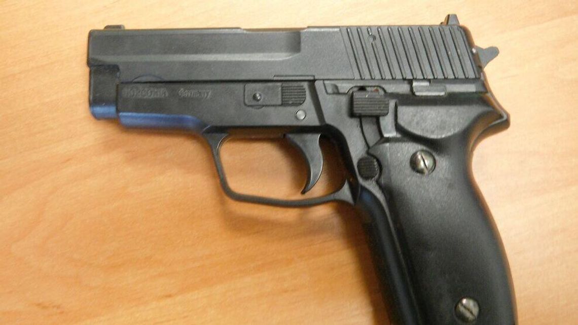 Poszukiwany 25-latek groził znajomemu. Zabrał 100 zł, a w więzieniu może spędzić 15 lat Poszukiwany 25-latek groził znajomemu. Zabrał 100 zł, a w więzieniu może spędzić 15 lat