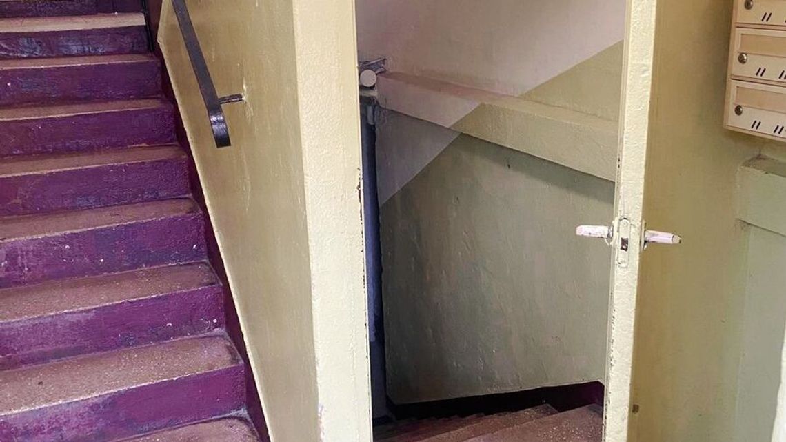 Poszukiwany dwoma listami gończymi próbował ukryć się w piwnicy